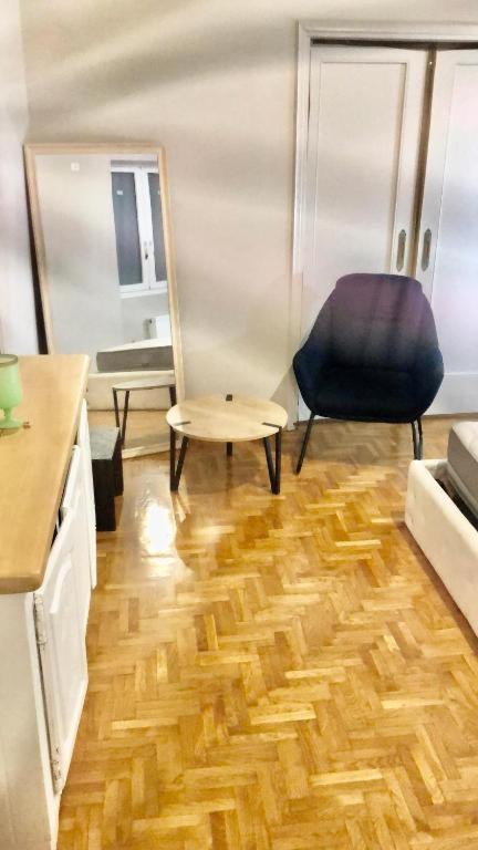 Economy Shared Apartment E In Central Atenas Exterior foto